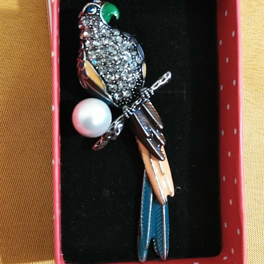 Parrot Freshwater Pearl Brooch Pin NWOT - Picture 3 of 9